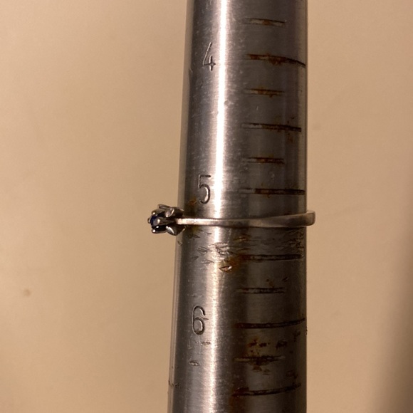 Gray Sapphire & White Gold Ring - Picture 8 of 9